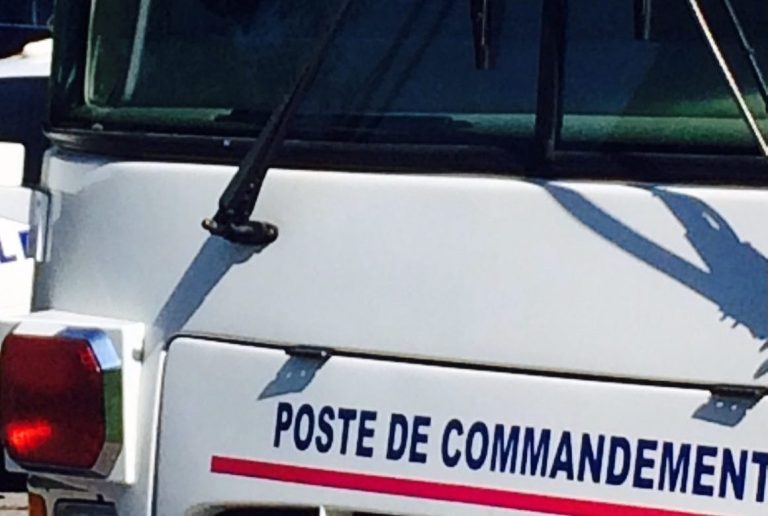 La mère de la fillette morte est arrêtée poste de commandement police de Laval
