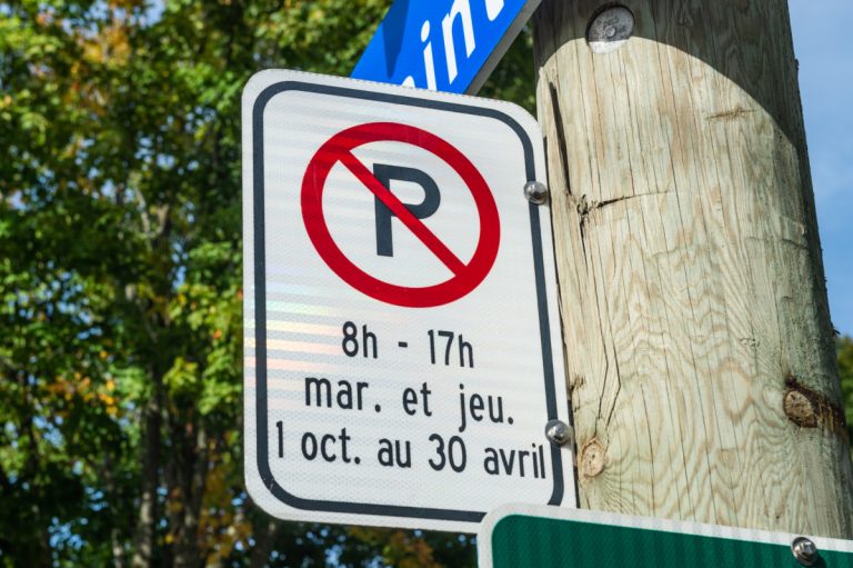 L’abolition du stationnement alternatif repoussée d’un an