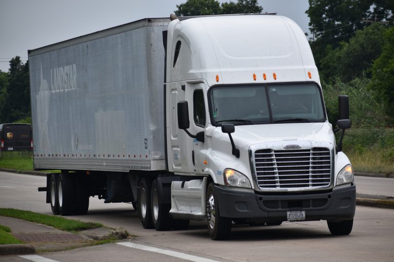 Québec veut faciliter l’accès à la conduite de véhicules lourds lourds