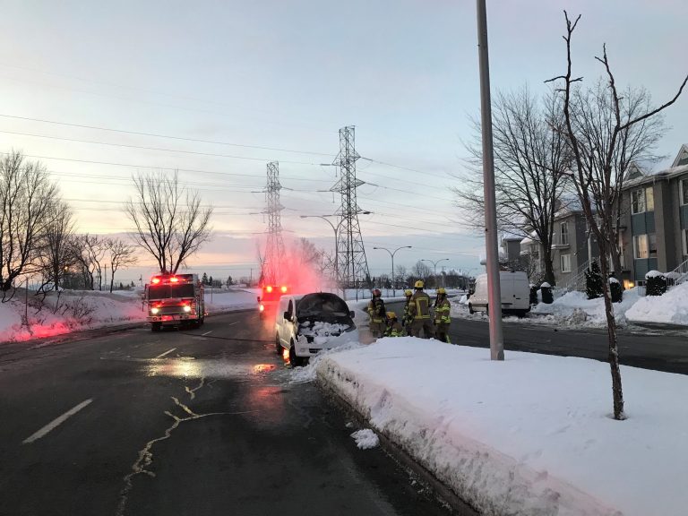 Un homme coincé dans sa voiture en feu dans Vimont