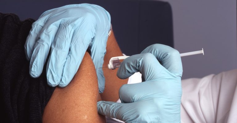 La vaccination débute ce jeudi à Laval vaccination