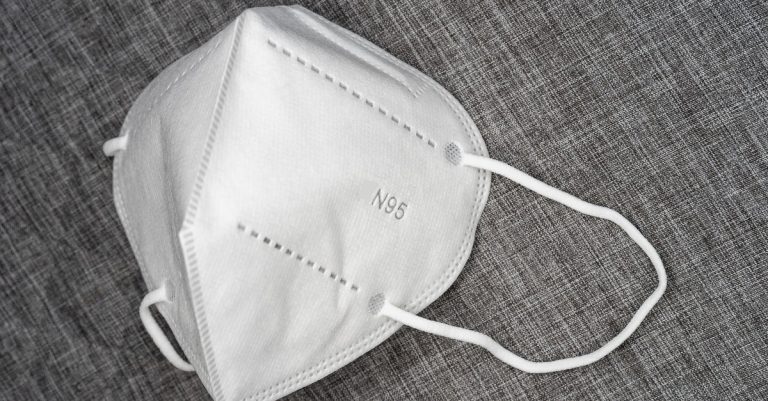 Les masques N95 obligatoires dans les zones tièdes