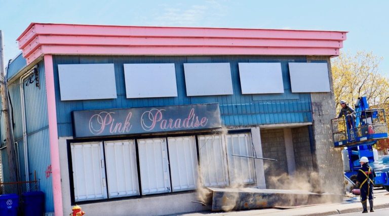 Les vestiges du Pink Paradise devraient disparaître cette année