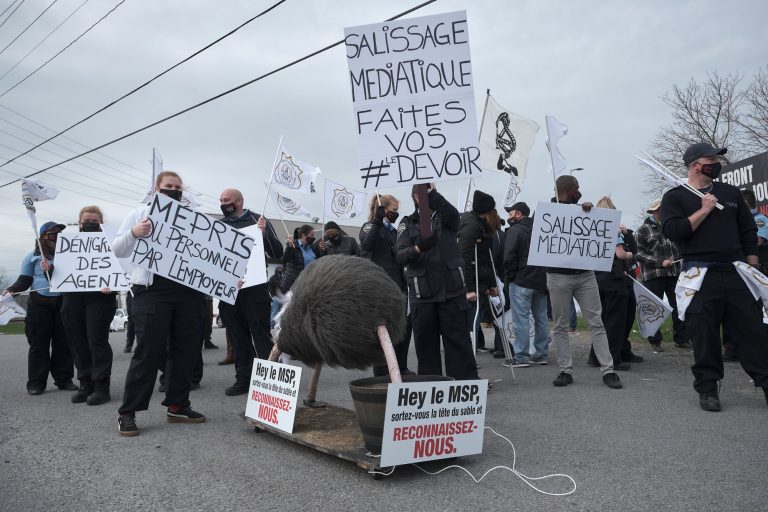 Des agents correctionnels manifestent montée Saint-François Agents Correctionnels manif montée Saint-François Laval