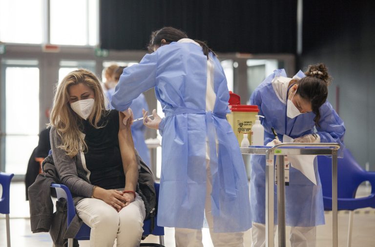 Vaccination: 17 manufacturiers emboîtent le pas à Pélican