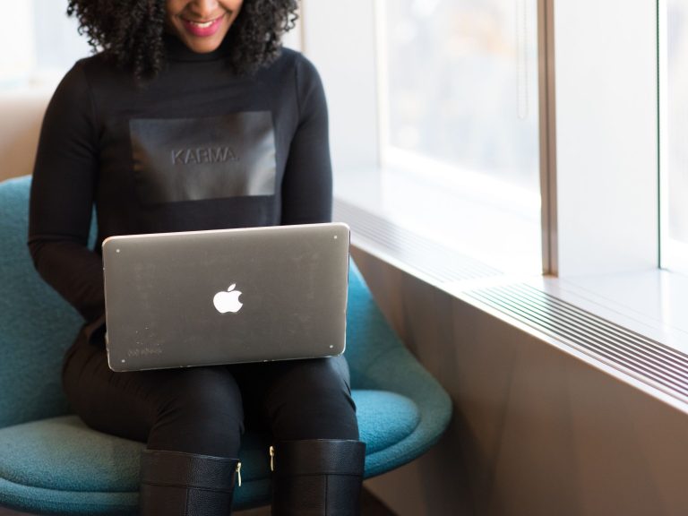 Mentorat pour encourager les jeunes en politique courriel