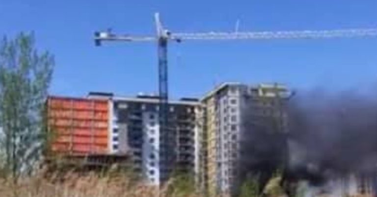 Un feu se propage par une chute à déchets Incendie