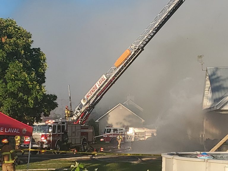 Une ferme laitière de Saint-François est une perte totale Ferme Laitière Forget Incendie Saint-François Laval