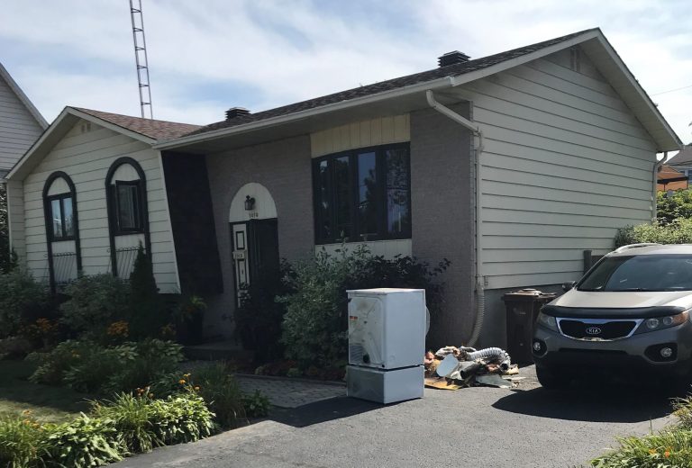 Deux personnes à la rue après un feu de sécheuse feu sécheuse montée du Moulin Saint-François