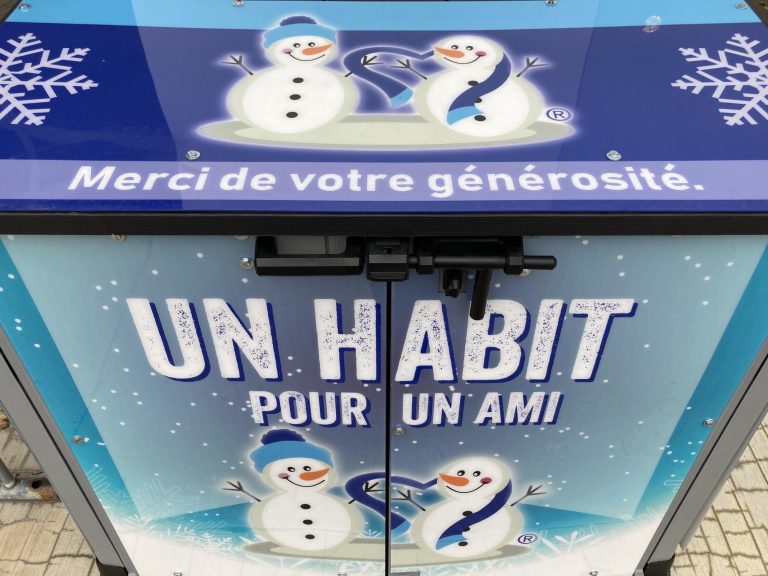 Donner des vêtements d’hiver pour les familles plus défavorisées