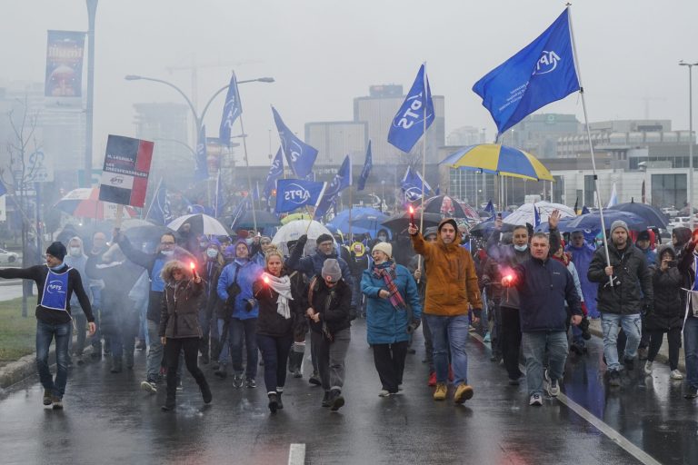 Les professionnels de la santé et des services sociaux manifestent dans les rues lavalloises