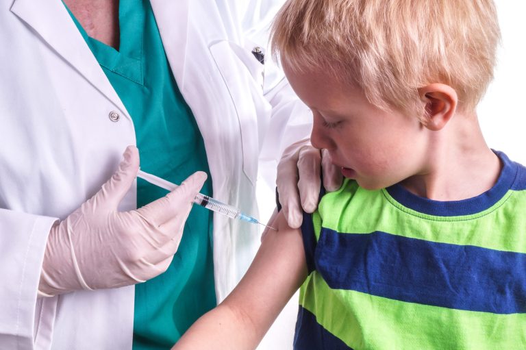 La vaccination des 5-11 ans contre la COVID-19 débute demain