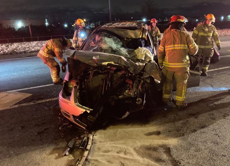 Collision sévère entre déneigeuse et minivan