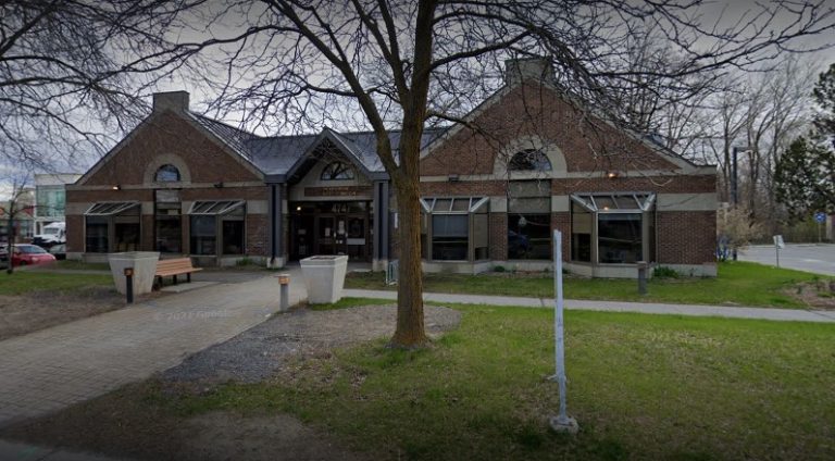 Homme de 18 ans atteint par balles à la bibliothèque Philippe-Panneton