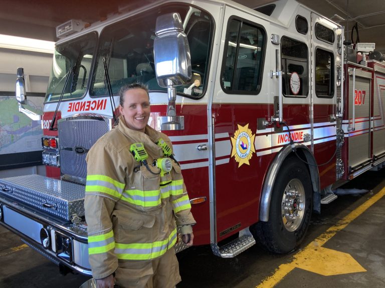 Sécurité incendie: une première lieutenante de terrain à Laval Isabelle Tardif Première Lieutenante pompiers Service de sécurité incendie de Laval