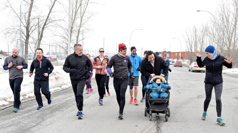 Deux policiers courent 65 km pour aider l’enfant d’un collègue SPL police Laval courir pour Samy