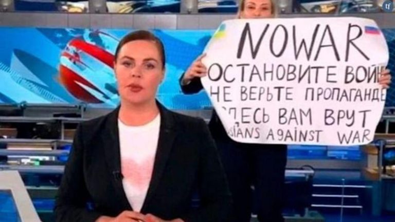 Une productrice russe s’oppose à la guerre en direct