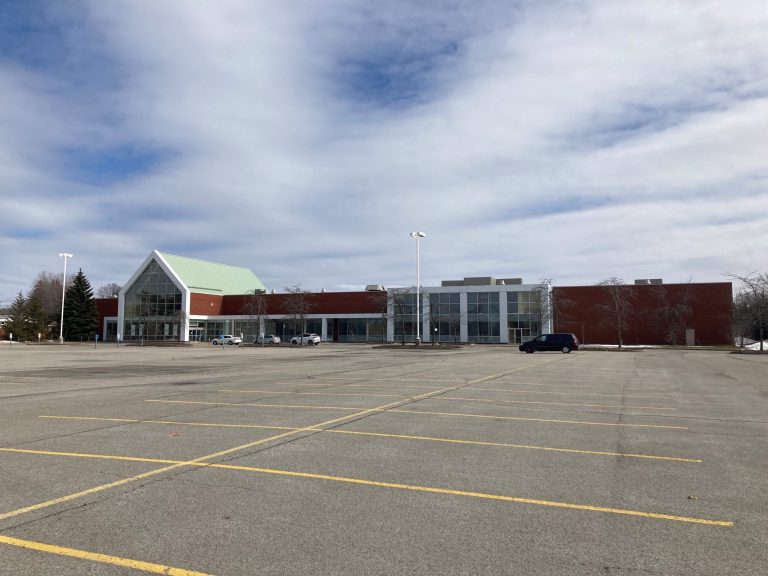 Le Centre de services scolaire a l’œil sur le Loblaws de Duvernay Loblaws