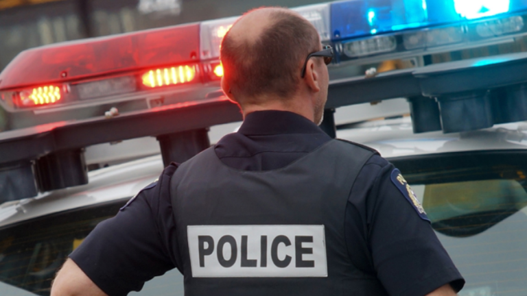 Fusillades à Laval: l’opposition demande de l’aide pour le communautaire