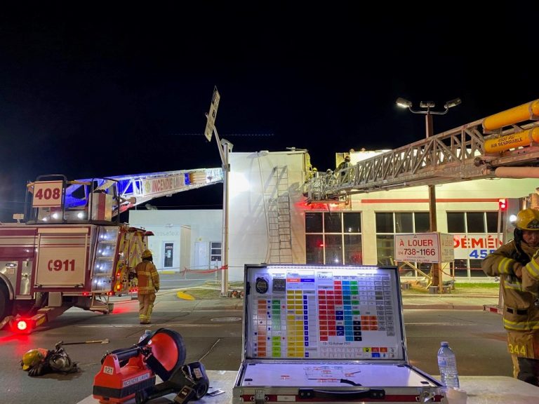 Feu incendie ancien concessionnaire Honda Ste-Rose