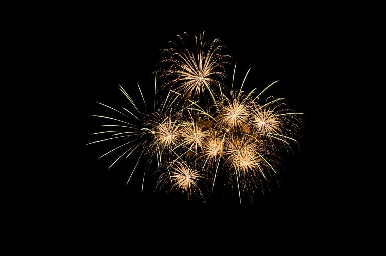 Plus de 850 appels en 2 ans pour des feux d’artifice à Laval Règlement Laval feux d'artifice pyrotechnie
