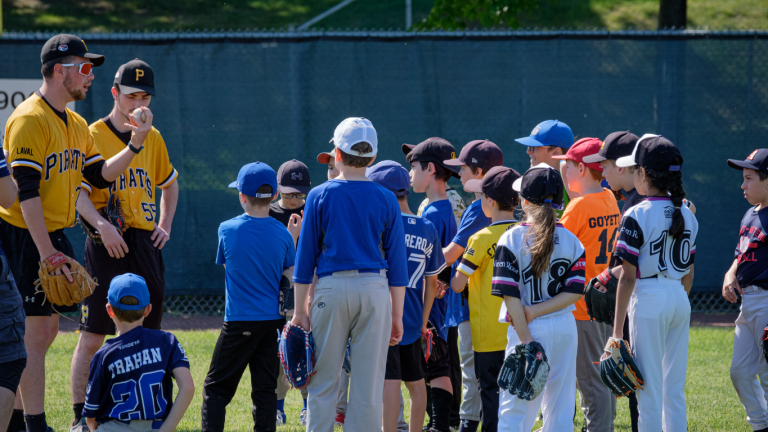 Près de 150 participants à la clinique de baseball des Pirates Pirates