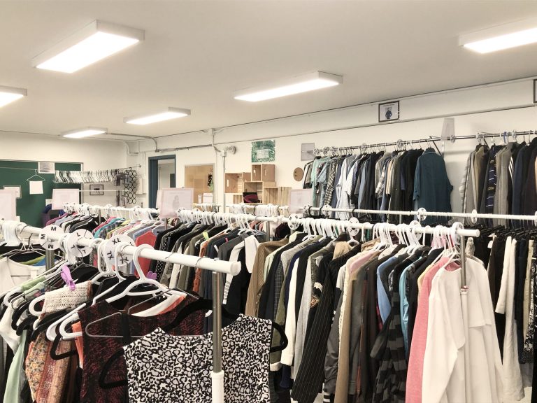 Friperie pas comme les autres dans une école de Chomedey École friperie